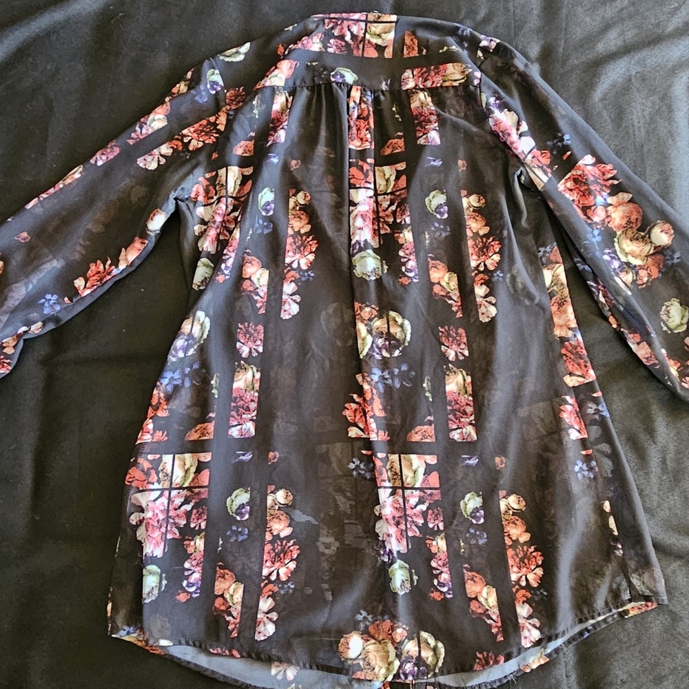 Women's Lucky and Blessed Sheet Blouse Size Large